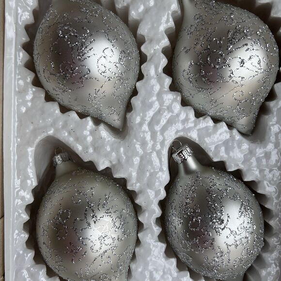 Commodore Christmas Classics Glass Ornaments Silver Teardrop & Circle W/Box - Picture 5 of 8